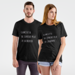 camiseta de juntar pelo de cachorro