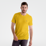 camiseta básica lisa em algodão mostarda